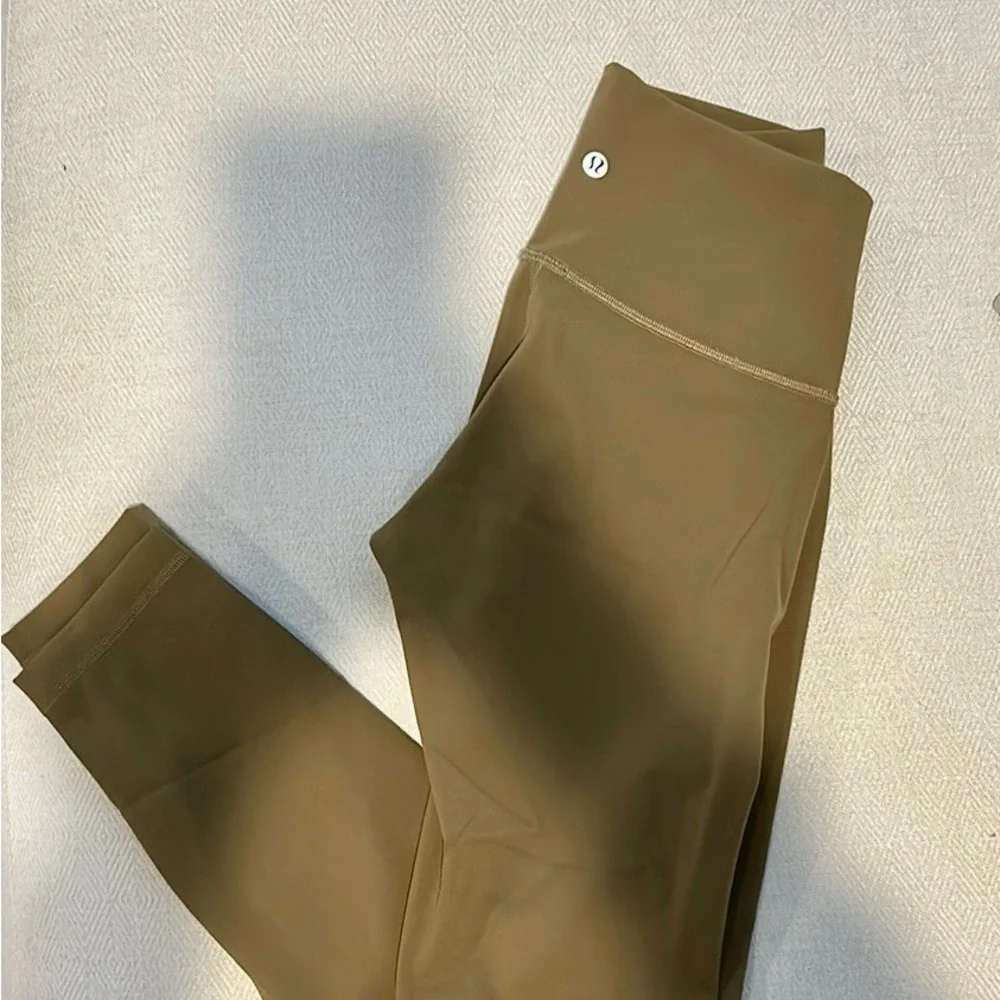 Lululemon Wunder under luxtreme size 6 - Picture 2 of 6